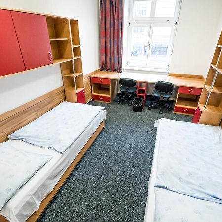 Hostel Masarykova Prag Exteriör bild
