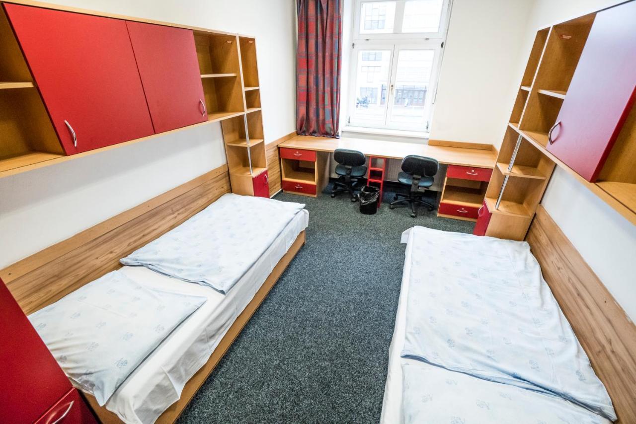 Hostel Masarykova Prag Exteriör bild
