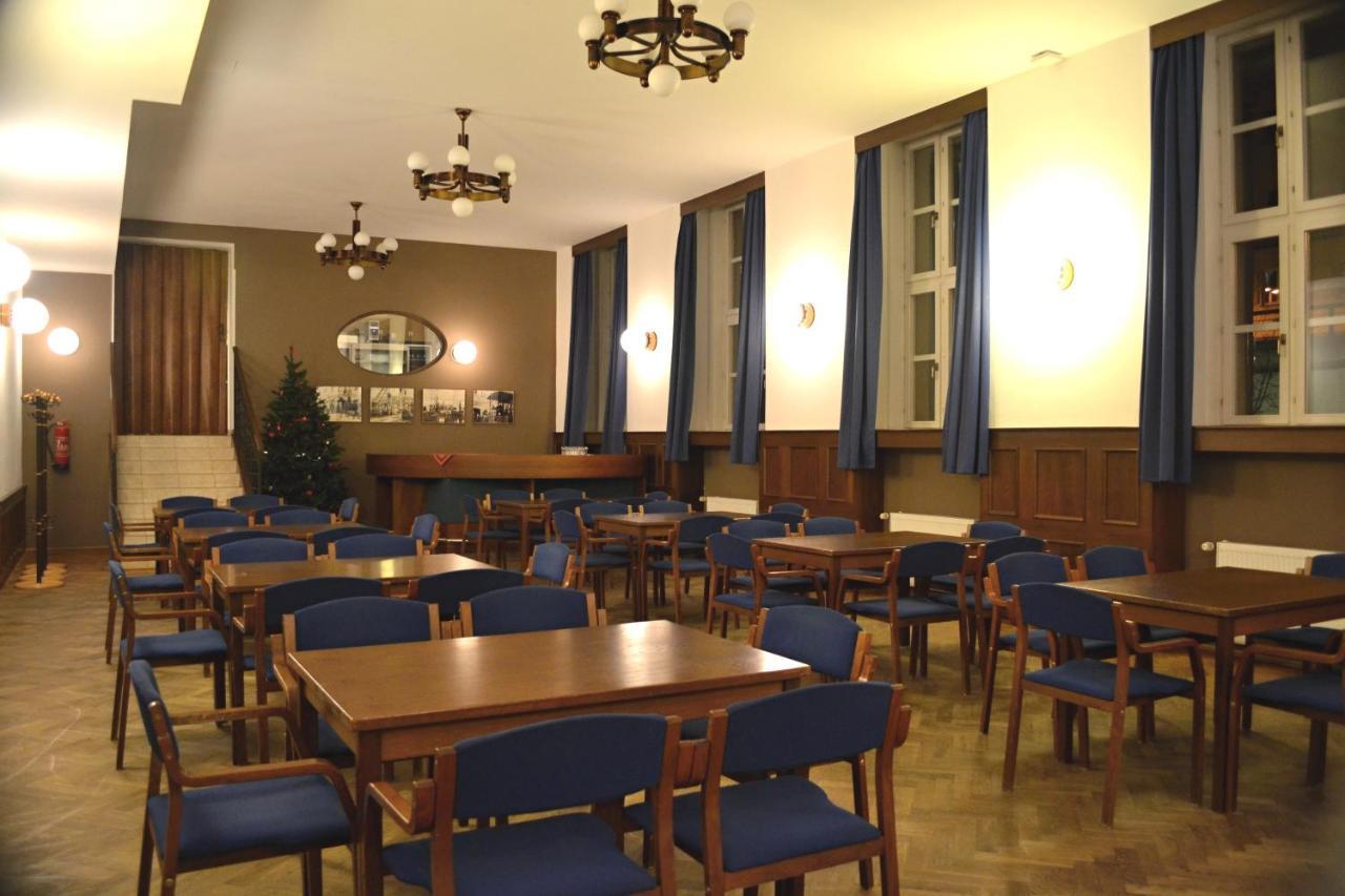 Hostel Masarykova Prag Exteriör bild