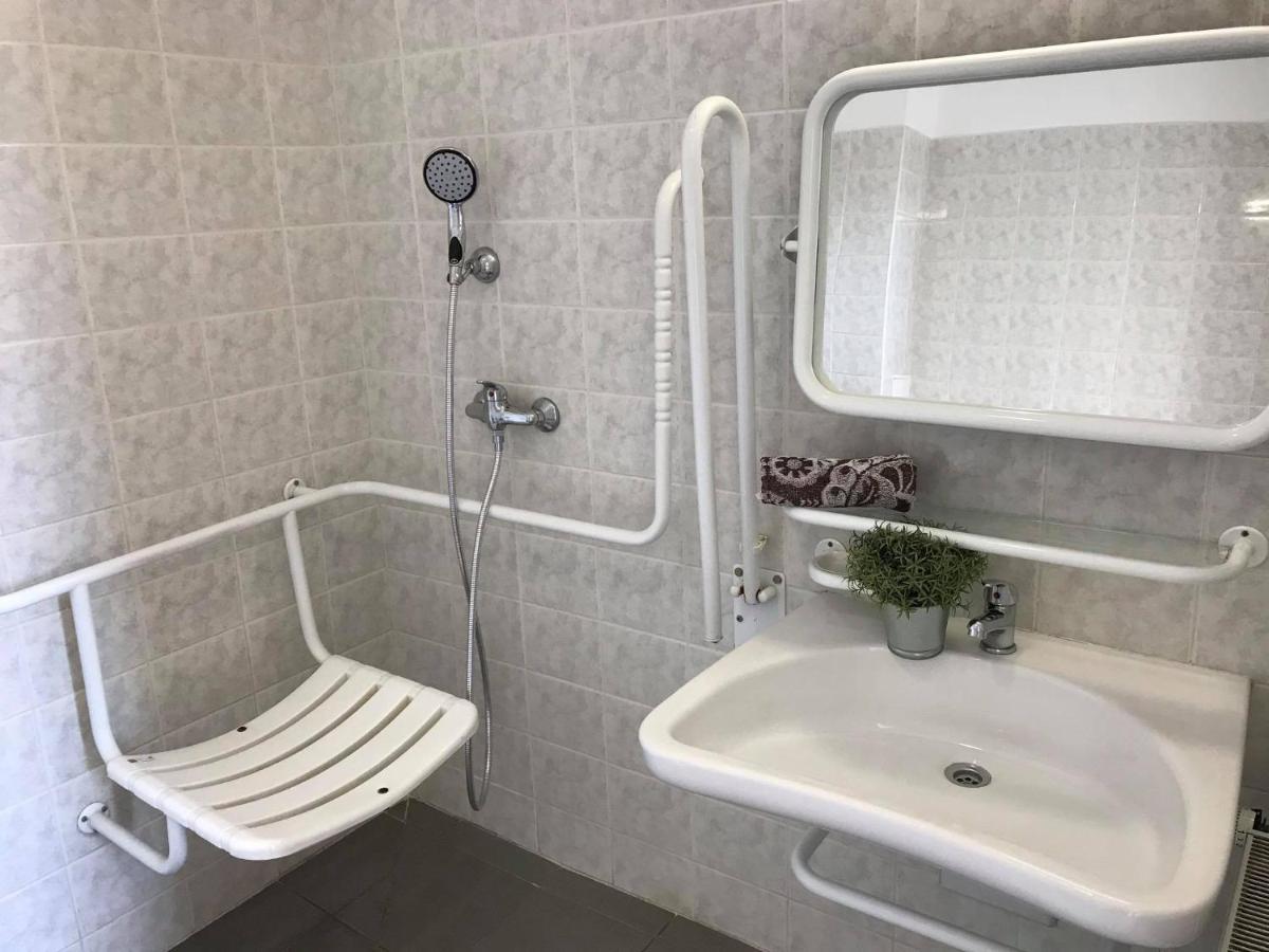 Hostel Masarykova Prag Exteriör bild