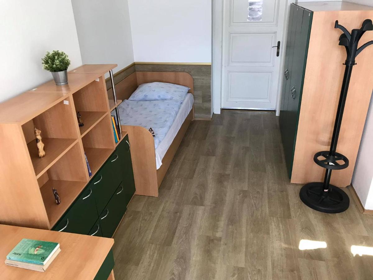 Hostel Masarykova Prag Exteriör bild
