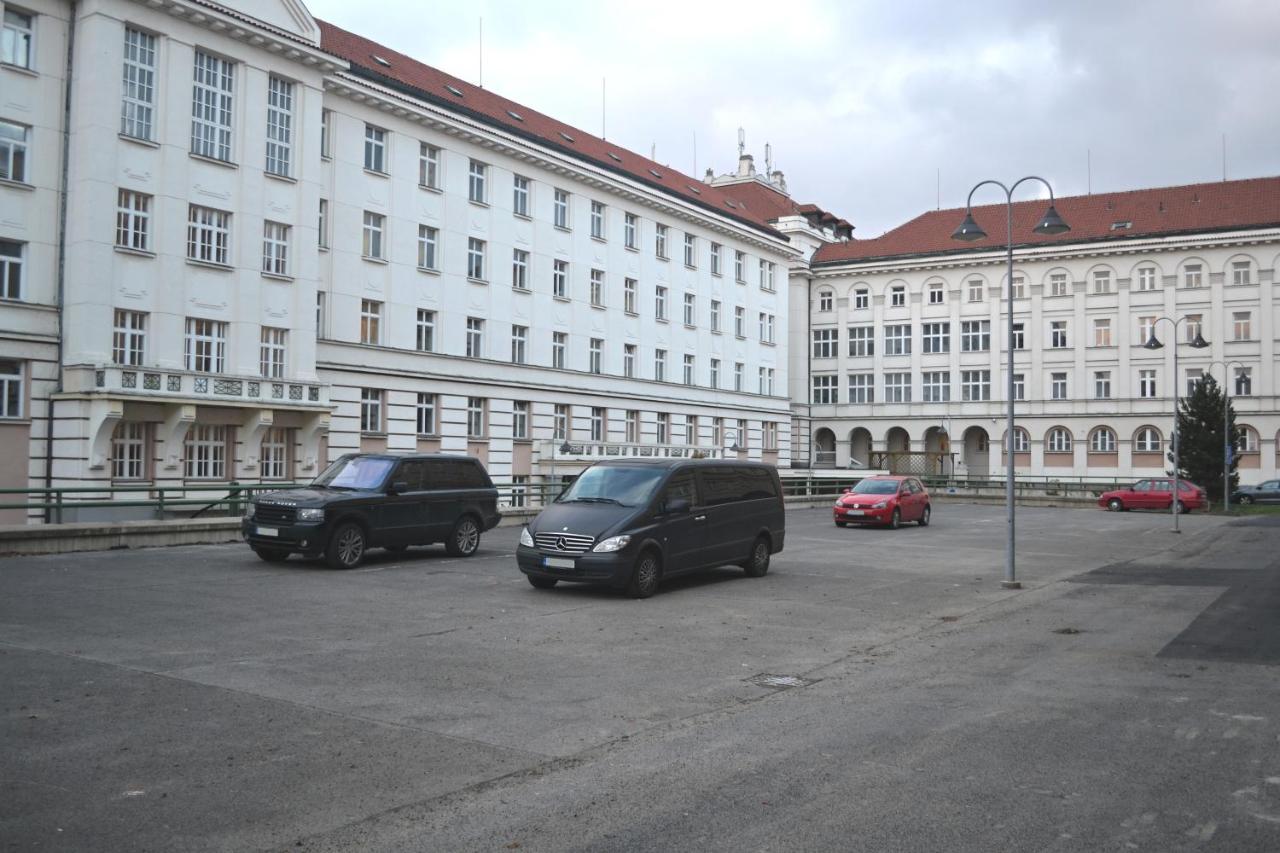Hostel Masarykova Prag Exteriör bild