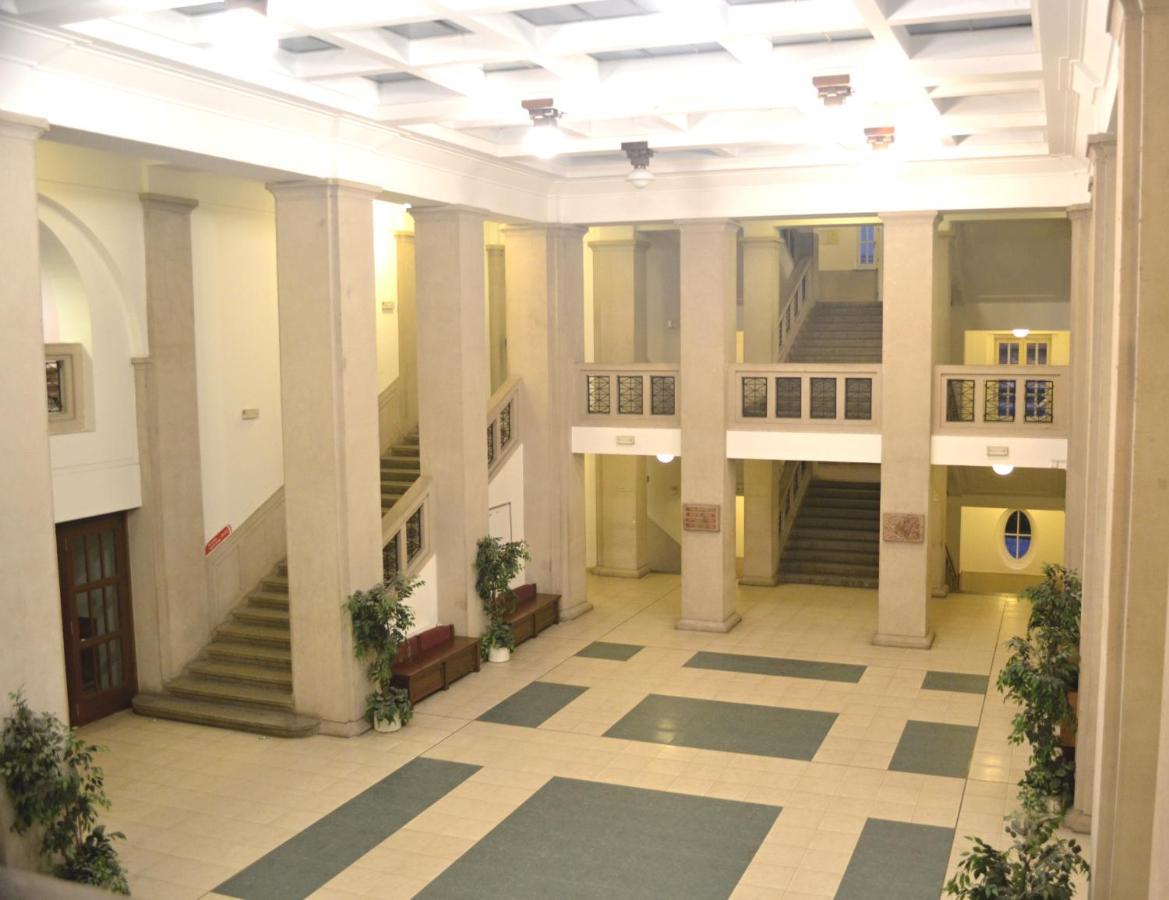Hostel Masarykova Prag Exteriör bild