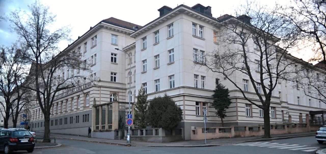 Hostel Masarykova Prag Exteriör bild